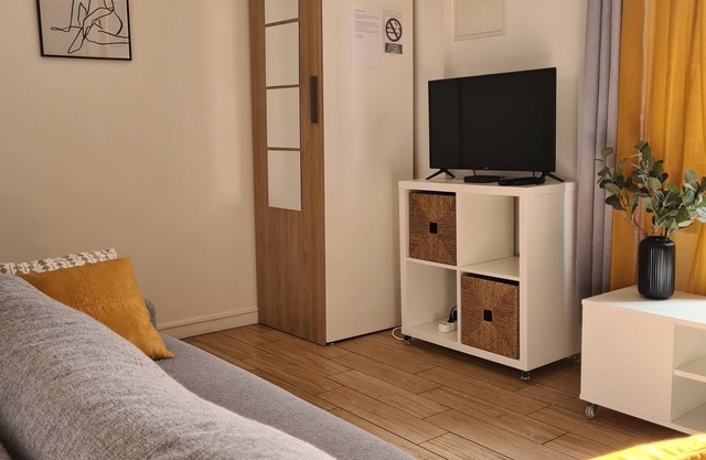 Lovely 2-room apartment in quiet location, Paris 30 min away, nearby tourist attractions,