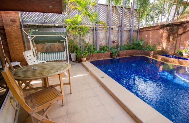 Lovely 3 bed Central Jomtien pool villa