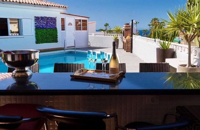 Lovely 4-Bed Villa with ocean views in Sueño Azul