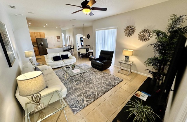 Lovely 5 Bed Pool Home with Game Room-618NHD