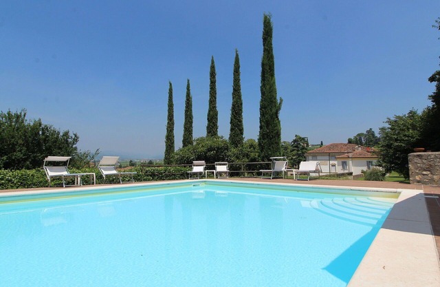 Lovely apartment for 8 guests with WIFI, A/C, pool and TV, close to Verona