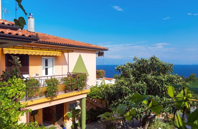 Lovely apartment for 4 guests with A/C, WIFI, TV and terrace