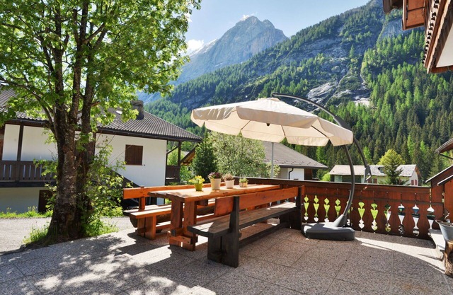 Lovely apartment for 6 guests with WIFI, TV and patio