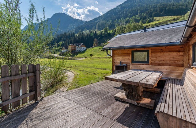 Lovely apartment for 4 guests with hot tub, WIFI, TV and patio