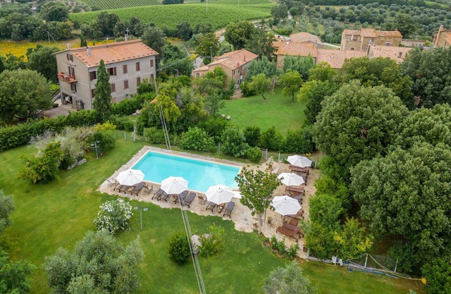 Lovely apartment in villa with WIFI, pool, A/C, TV, patio, pets allowed and panoramic view
