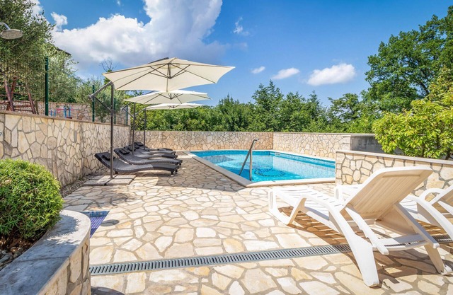 Lovely apartment in Jadranovo with WiFi