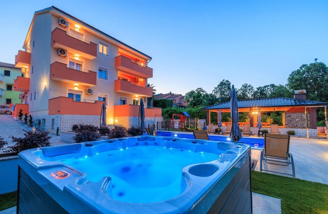 Lovely apartment in Opric with WiFi
