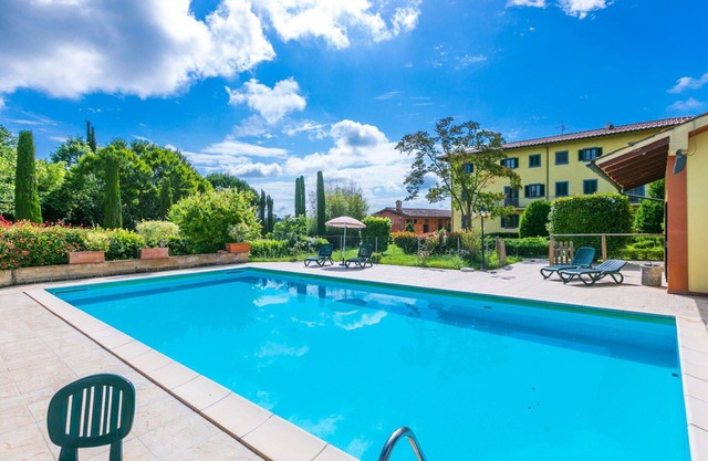 Lovely apartment in villa for 10 guests with WIFI, hot tub, private pool, A/C, TV and pets allowed