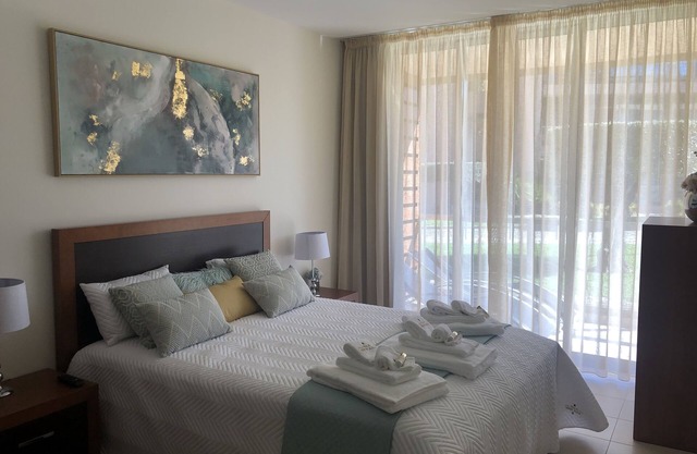 Lovely apartment, with direct access to the beach, 7 swimming and huge garden