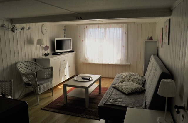 Lovely attic apartment in a central location in the middle of the mountains and close to the lake
