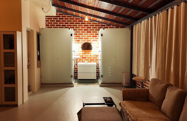 Lovely Brick farmhouse with AC in bustling Bengaluru - close to Nandi Hills