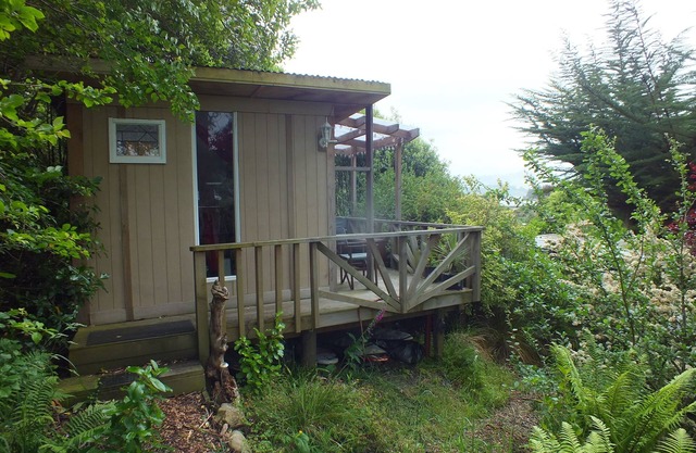 Lovely cabin in the trees, Sawyers Bay, Dunedin.