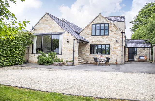 Lovely Cotswolds farm house on an award winning vineyard with stunning views