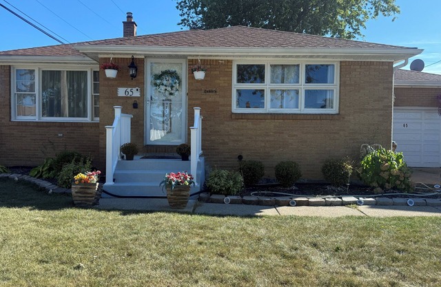 Lovely cozy 3-bedroom ranch house/near airport