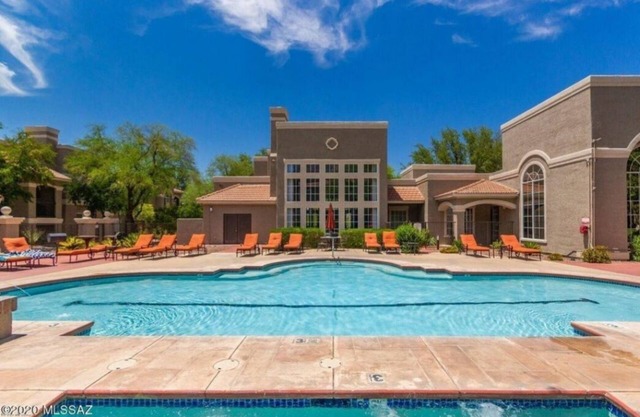 Lovely ground floor 2 bedroom condo with office