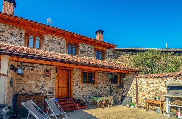 Lovely home in Benllera with WiFi