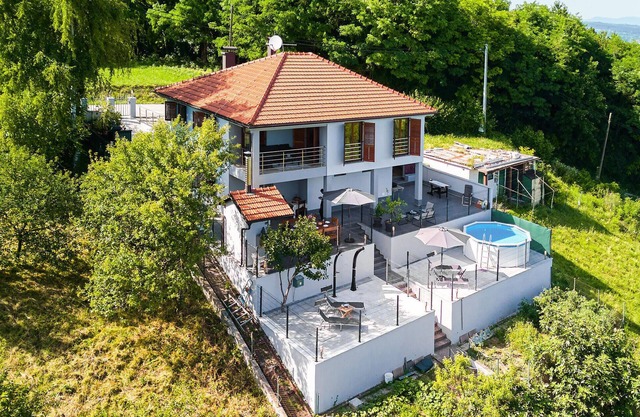 Lovely home in Kladje with kitchen