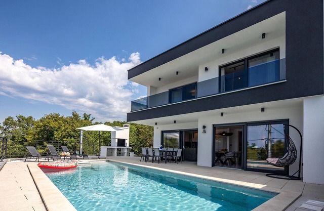 Lovely home in Kostrena