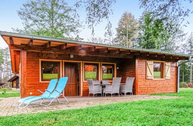 Lovely home in Merzalben with WiFi