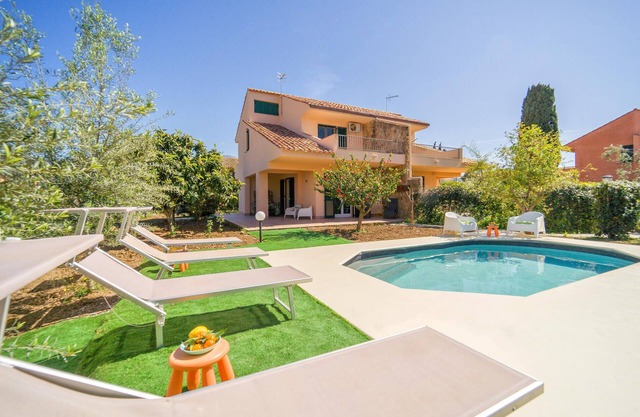 Lovely home in Piane Vecchie,Lascari