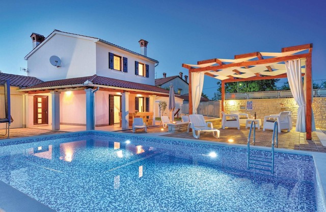 Lovely home in Rebici with kitchen