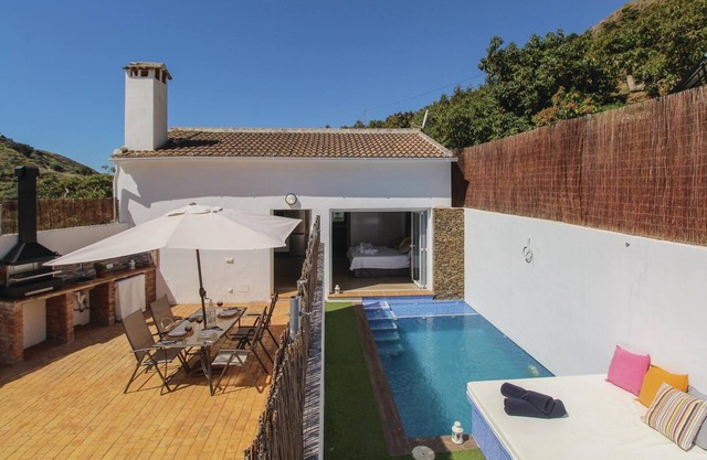 Lovely home in Sayalonga