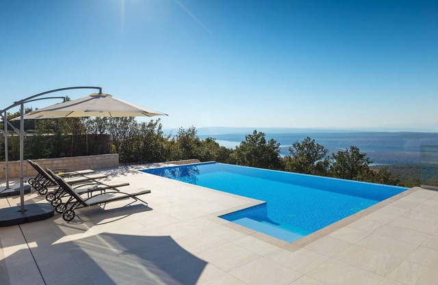 Lovely home in Smrika