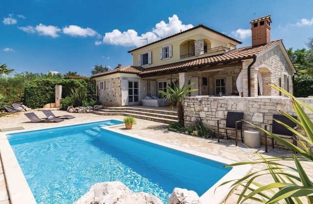 Lovely home in Stifanici with WiFi