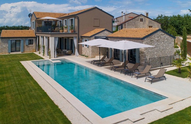 Lovely home in Umag with sauna