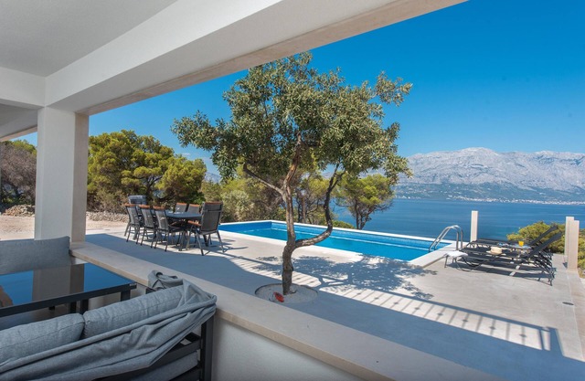 Lovely view villa in Povlja