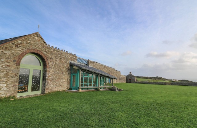 LOWER TREGINNIS FARM, family friendly, with open fire in St Davids