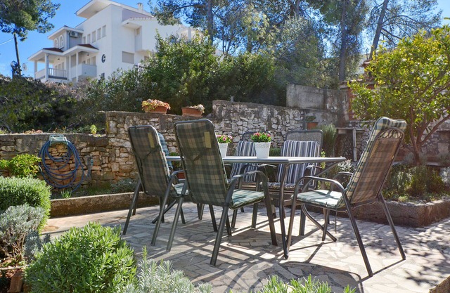 LOZA 2, 4+1 Sea View apt with Garden, 80m from sea