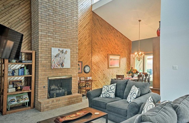 Lubbock Townhome with Grill Near TTU and Downtown!