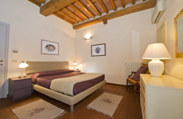 Lucca Holiday Rental Apartment in the historical medieval old town
