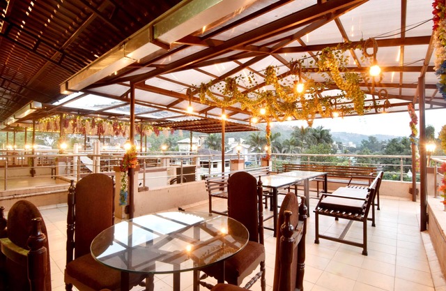 Lugani's - MV Villan