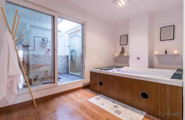 Lujo a tu Alcance con spa y Garaje Pleno Centro