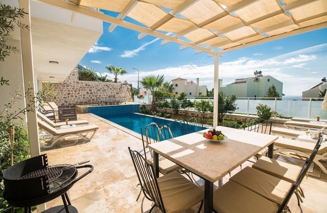 Lumiere 2 spacious 4 Bedroom Villa with Pool