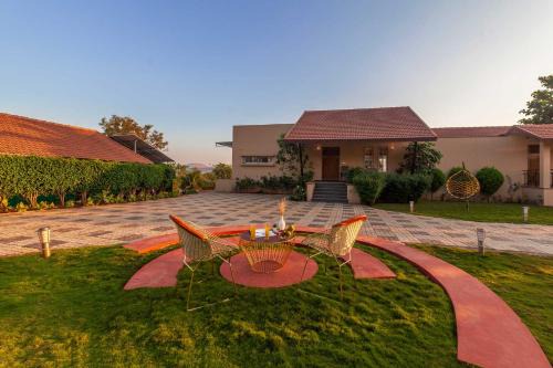 Luna Villa by StayVista - Lakeside charm with Terrace, Lush lawn & Modern decor
