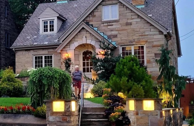 *LUSH RETREAT*HotTub-Fire Pit-PetFriendly-Koi Pond