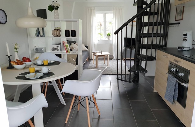 Lütt Diekhus - Holiday home on the dike on the river "Lühe" in the Altes Land