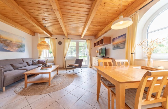 Lüttje Huck vacation apartment 1 - with lake view & sauna