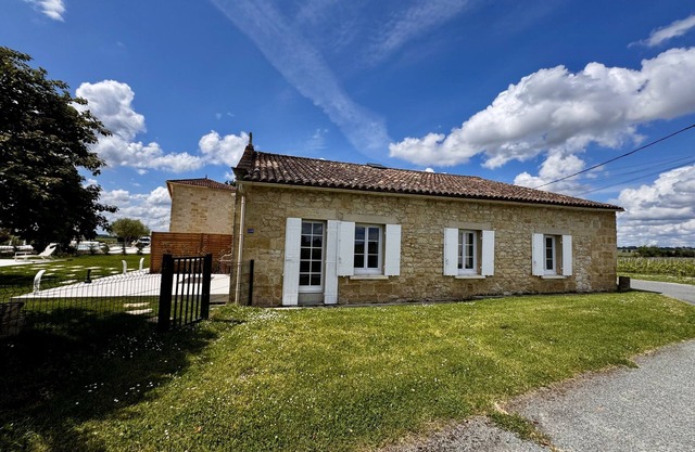 Luxury 3-bedroom king-size house with pool view
