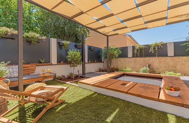 Lux house Versys with jacuzzi