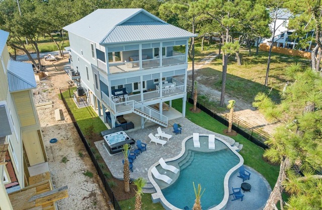 Lux Waterfront Home, Free Heated Pool, Hot Tub&Fire Pit, Pier/Boat Dock, Views!