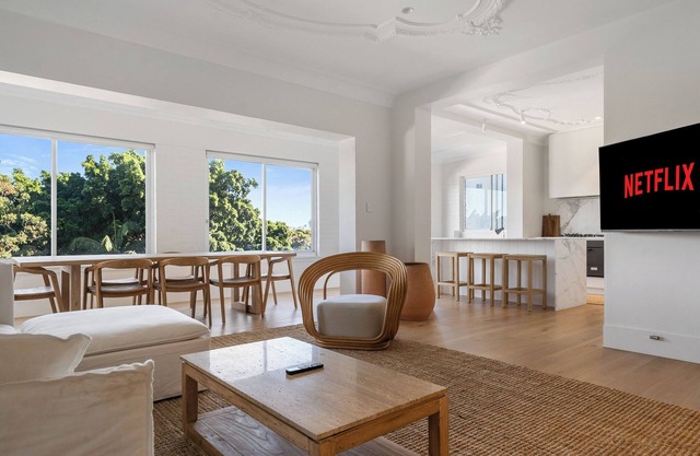 Luxe 3BR Full-Floor Suite w/Views | Darling Point