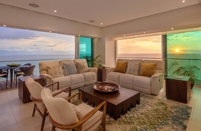 LUXE 4000 sqft|On The Beach|Wraparound Deck|Views