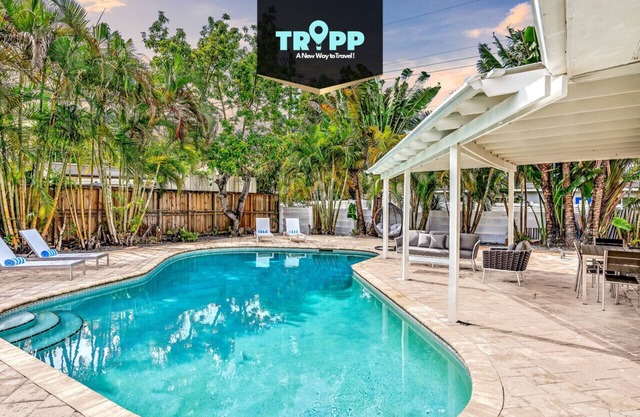 Luxe 7 Bed Oasis in Hollywood