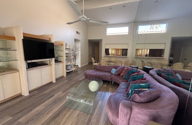Luxe & Comfy Palm Valley Country Club Oasis: Golf Views - Den - Pools - Parking!