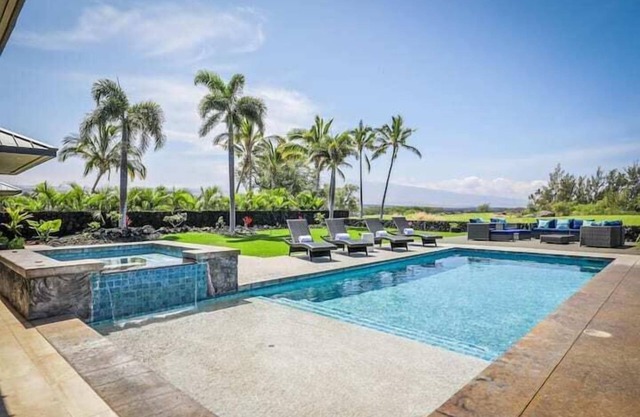 Luxe Golf Estate w/Hilton Pool passes - Sleeps 10