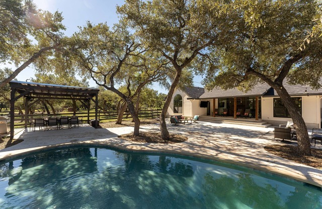 Luxe Hill Country Retreat w/Pool & Wedding Venues Nearby - Windwalker Ranch